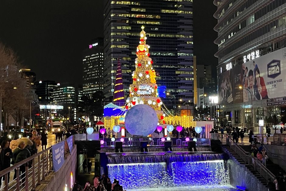Winter Night Walk Along Cheonggyecheon, Want to Share the Feast of Lights? 2 3567636 image2 1